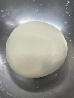 練り始めてから4～5時間　寝かした状態です　表面のきめが細やかになり　皮を作ります
